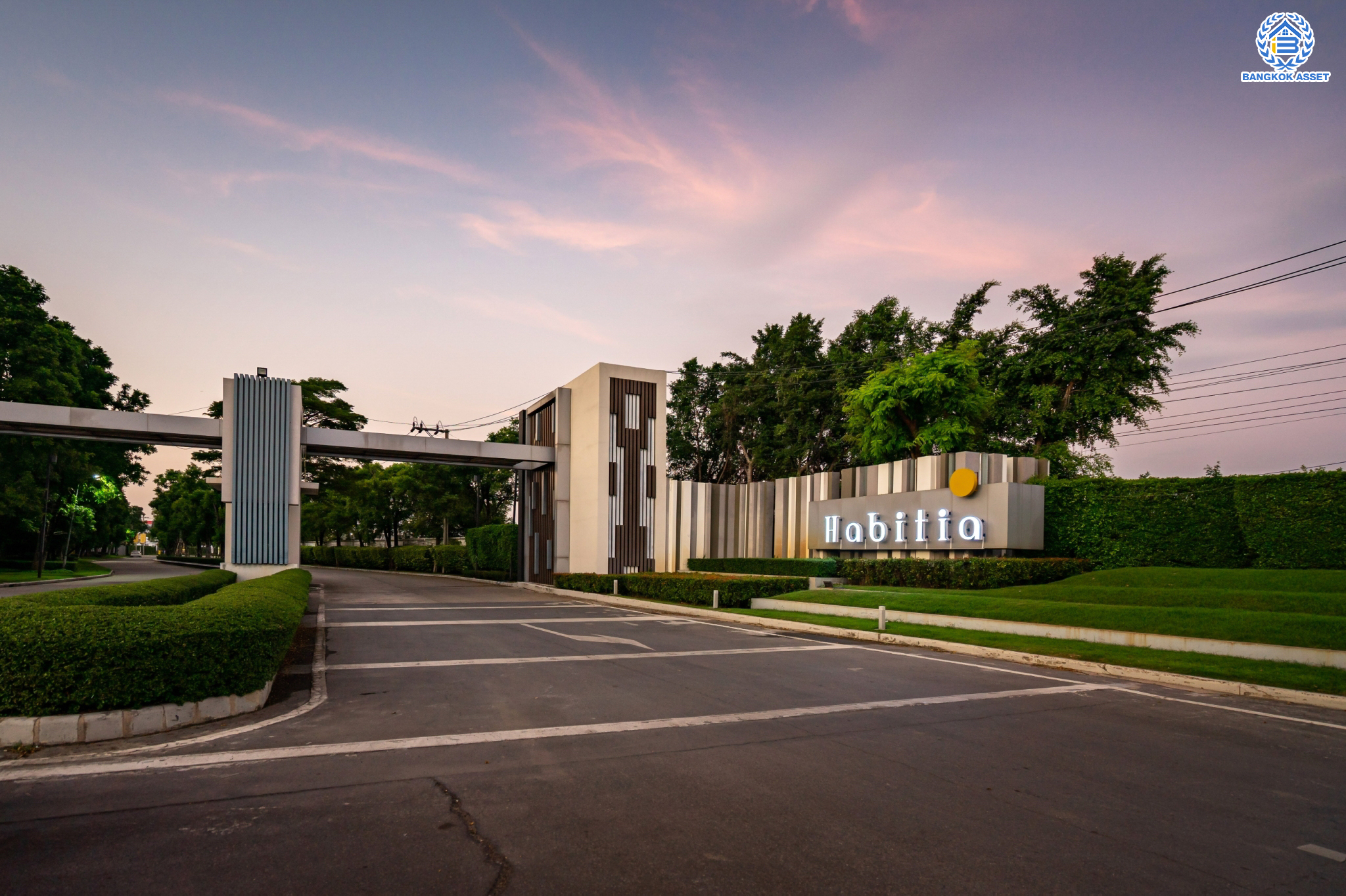 บ้านเดี่ยวมือสองนนทบุรี ม.ฮาบิเทีย ราชพฤกษ์-345 จากแบรนด์คุณภาพ Sansiri เนื้อที่ 50 ตร.ว. ฟังก์ชัน 3 ห้องนอน 2 ห้องน้ำ จอดรถได้ 2 คัน  บนทำเลติดถนนใหญ่345 พร้อมเชื่อมสู่ราชพฤกษ์, แจ้งวัฒนะ และติวานนท์ ฯลฯ ได้อย่างรวดเร็ว ใกล้ทางด่วน "ศรีสมาน" และรายล้อมด้วยสิ่งอำนวยความสะดวกครบ